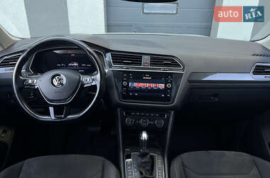 Внедорожник / Кроссовер Volkswagen Tiguan 2017 в 