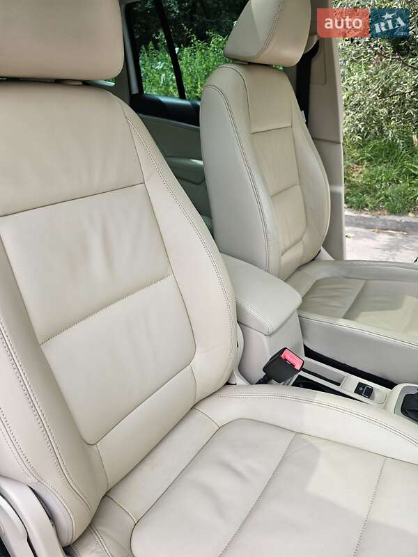 Внедорожник / Кроссовер Volkswagen Tiguan 2011 в Львове