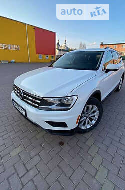 Внедорожник / Кроссовер Volkswagen Tiguan 2018 в Львове