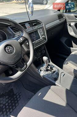 Внедорожник / Кроссовер Volkswagen Tiguan 2017 в 