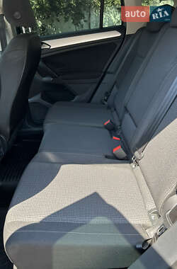 Внедорожник / Кроссовер Volkswagen Tiguan 2017 в 