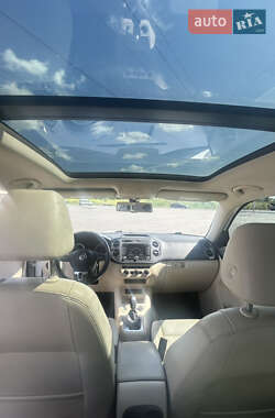 Внедорожник / Кроссовер Volkswagen Tiguan 2012 в 