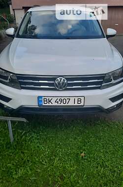 Внедорожник / Кроссовер Volkswagen Tiguan 2017 в Днепре