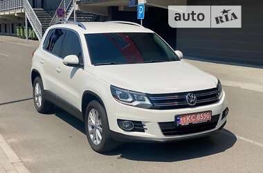 Позашляховик / Кросовер Volkswagen Tiguan 2013 в 