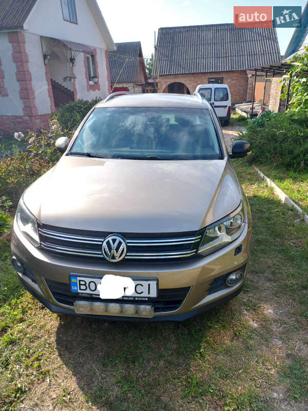 Внедорожник / Кроссовер Volkswagen Tiguan 2011 в 