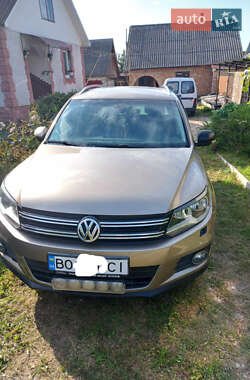Внедорожник / Кроссовер Volkswagen Tiguan 2011 в 