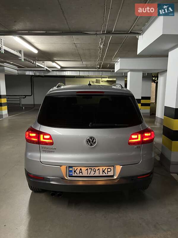 Внедорожник / Кроссовер Volkswagen Tiguan 2015 в Киеве