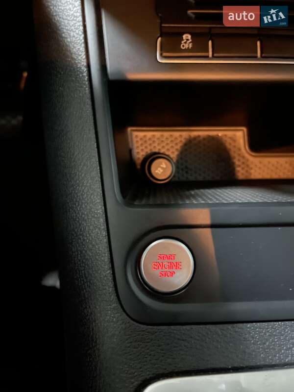 Внедорожник / Кроссовер Volkswagen Tiguan 2015 в Киеве