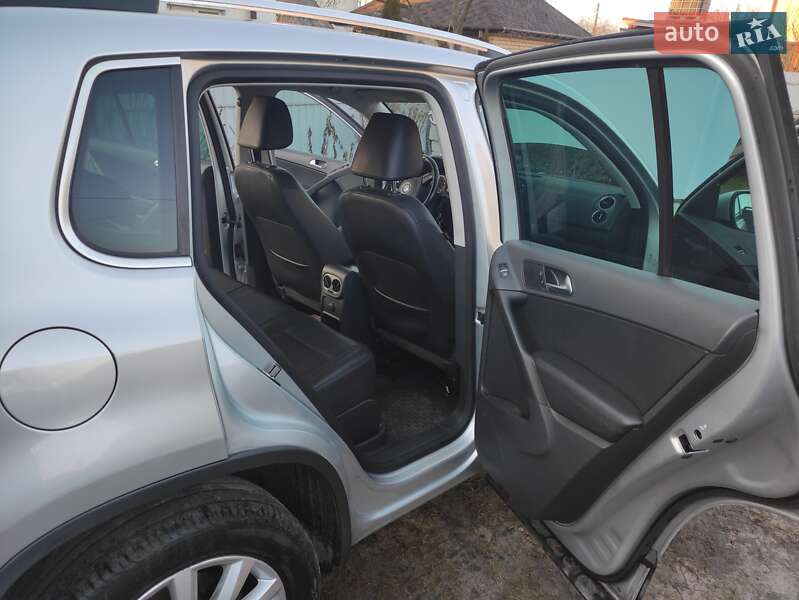 Внедорожник / Кроссовер Volkswagen Tiguan 2011 в Ужгороде