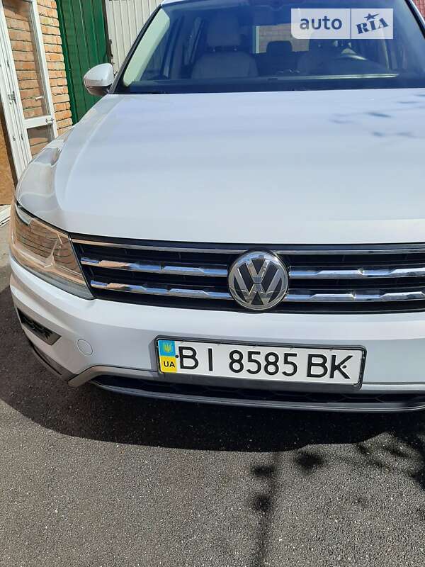 Внедорожник / Кроссовер Volkswagen Tiguan 2017 в Лохвице