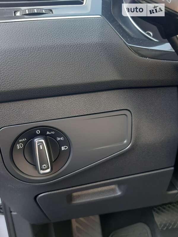 Внедорожник / Кроссовер Volkswagen Tiguan 2017 в Лохвице