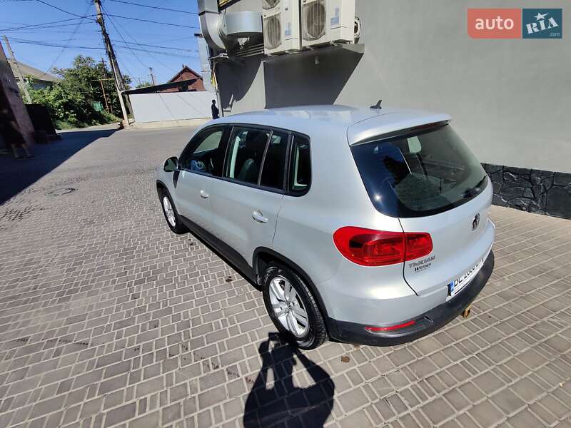 Внедорожник / Кроссовер Volkswagen Tiguan 2011 в Первомайске