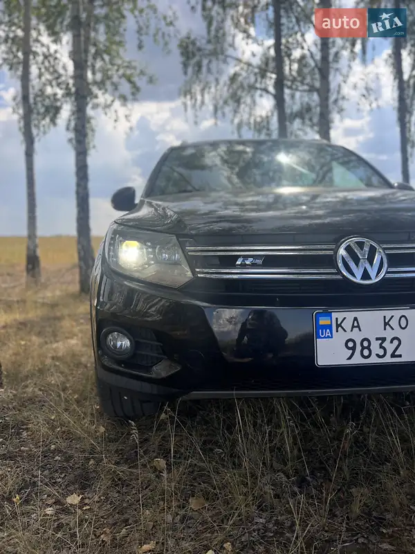 Позашляховик / Кросовер Volkswagen Tiguan 2012 в 