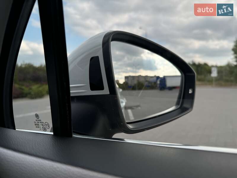 Внедорожник / Кроссовер Volkswagen Tiguan 2019 в Хмельницком