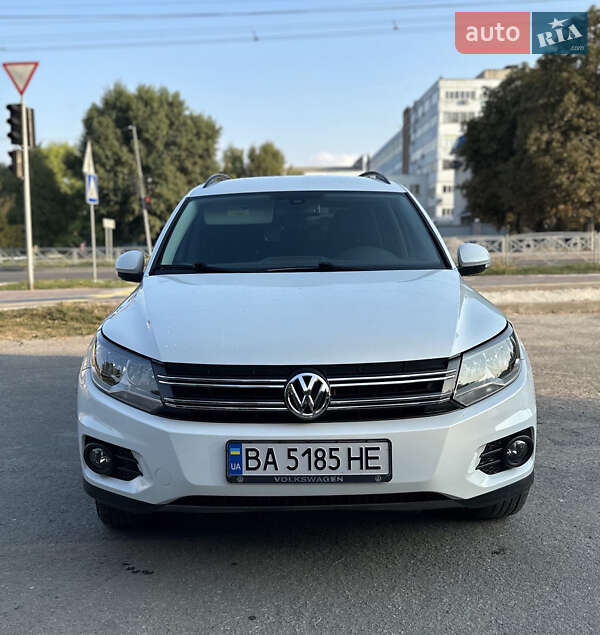 Внедорожник / Кроссовер Volkswagen Tiguan 2016 в 