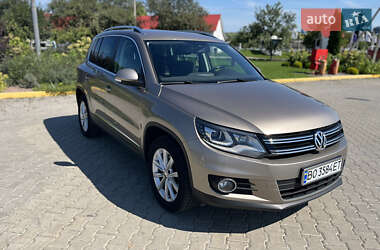 Позашляховик / Кросовер Volkswagen Tiguan 2015 в 