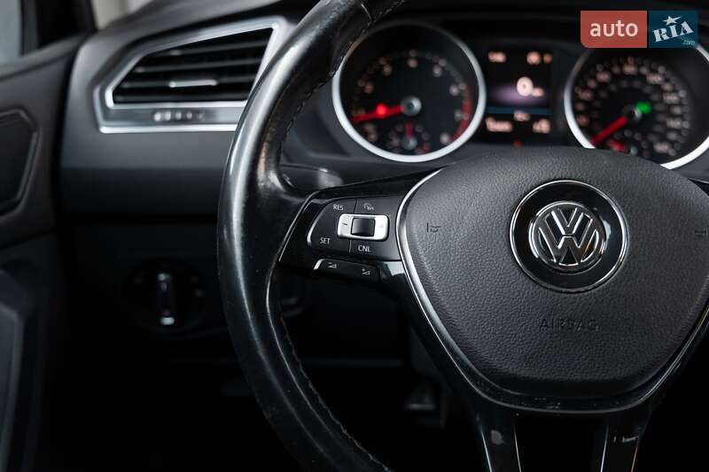 Внедорожник / Кроссовер Volkswagen Tiguan 2017 в Луцке
