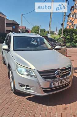 Внедорожник / Кроссовер Volkswagen Tiguan 2010 в Софиевской Борщаговке