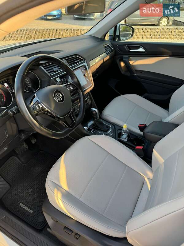 Позашляховик / Кросовер Volkswagen Tiguan 2017 в Львові