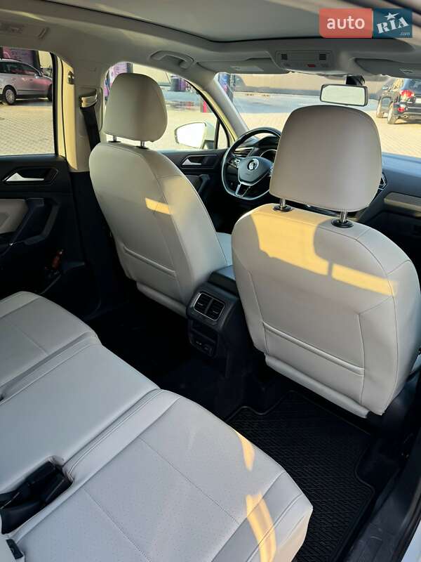 Позашляховик / Кросовер Volkswagen Tiguan 2017 в Львові