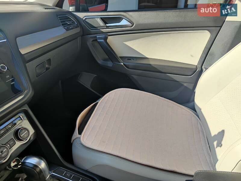 Внедорожник / Кроссовер Volkswagen Tiguan 2017 в Ужгороде фото 18 Внедорожник / Кроссовер Volkswagen Tiguan 2017 в Ужгороде