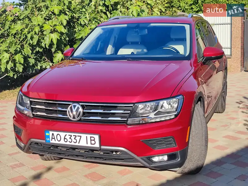 Volkswagen Tiguan 2017 VIN WVGAV7AXXHK049325 фото оголошення 17 з 58
