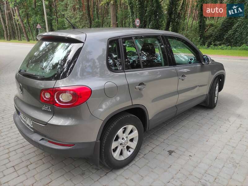 Внедорожник / Кроссовер Volkswagen Tiguan 2010 в Львове