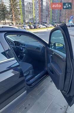 Внедорожник / Кроссовер Volkswagen Tiguan 2019 в 
