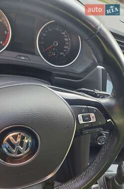 Внедорожник / Кроссовер Volkswagen Tiguan 2019 в 