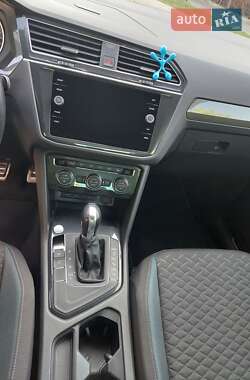Внедорожник / Кроссовер Volkswagen Tiguan 2019 в 