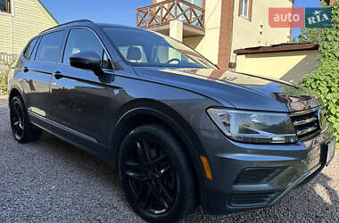 Позашляховик / Кросовер Volkswagen Tiguan 2019 в 