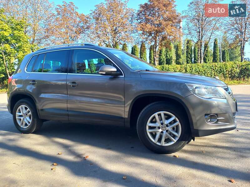 Позашляховик / Кросовер Volkswagen Tiguan 2010 в Луцьку