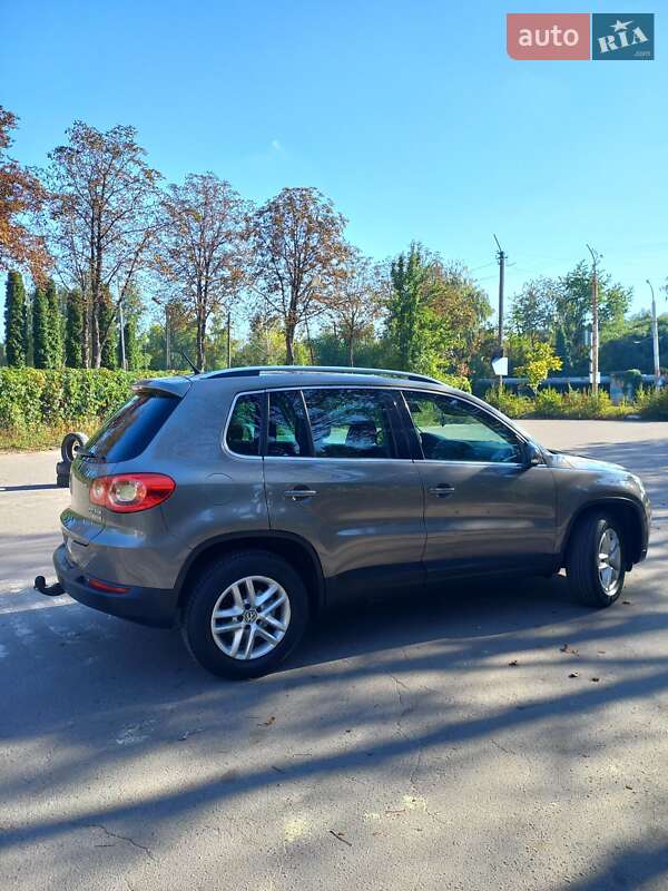 Позашляховик / Кросовер Volkswagen Tiguan 2010 в Луцьку