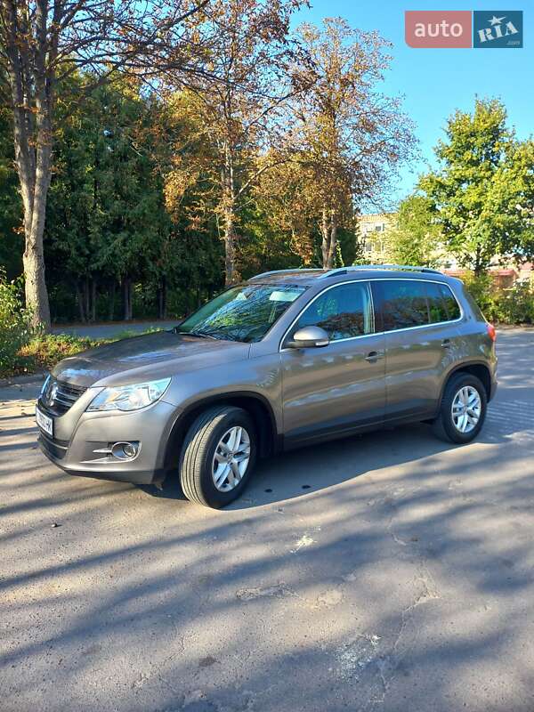 Позашляховик / Кросовер Volkswagen Tiguan 2010 в Луцьку