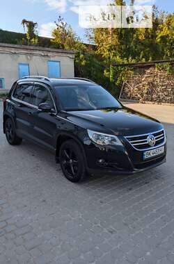 Внедорожник / Кроссовер Volkswagen Tiguan 2010 в Чорткове