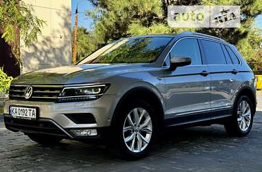 Внедорожник / Кроссовер Volkswagen Tiguan 2016 в Днепре