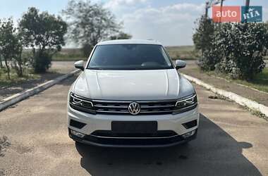 Внедорожник / Кроссовер Volkswagen Tiguan 2017 в 