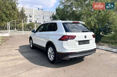 Внедорожник / Кроссовер Volkswagen Tiguan 2017 в 