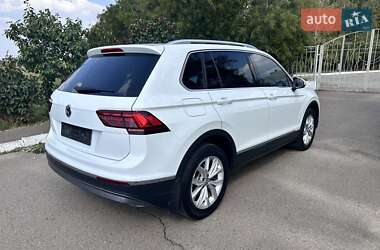 Внедорожник / Кроссовер Volkswagen Tiguan 2017 в 