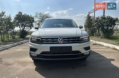 Внедорожник / Кроссовер Volkswagen Tiguan 2017 в 