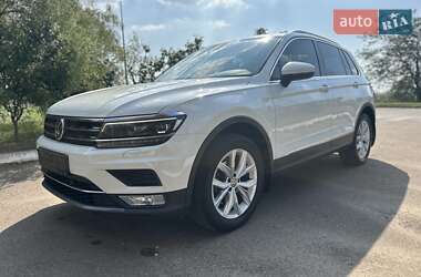 Внедорожник / Кроссовер Volkswagen Tiguan 2017 в 