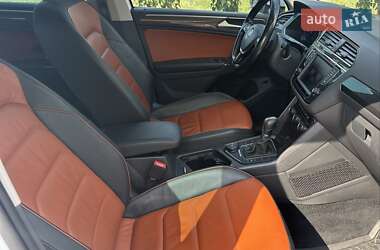 Внедорожник / Кроссовер Volkswagen Tiguan 2017 в 