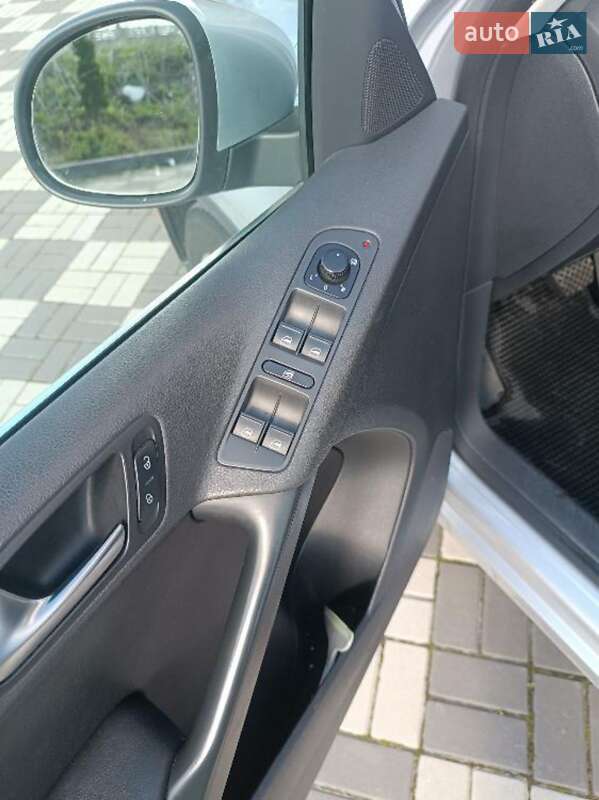 Внедорожник / Кроссовер Volkswagen Tiguan 2010 в Буске