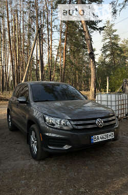 Внедорожник / Кроссовер Volkswagen Tiguan 2011 в Славянске