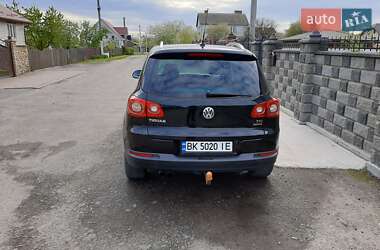 Позашляховик / Кросовер Volkswagen Tiguan 2010 в Рівному