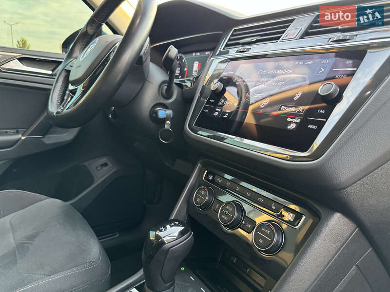 Внедорожник / Кроссовер Volkswagen Tiguan 2017 в Днепре