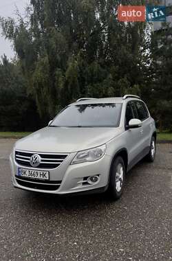 Позашляховик / Кросовер Volkswagen Tiguan 2011 в 