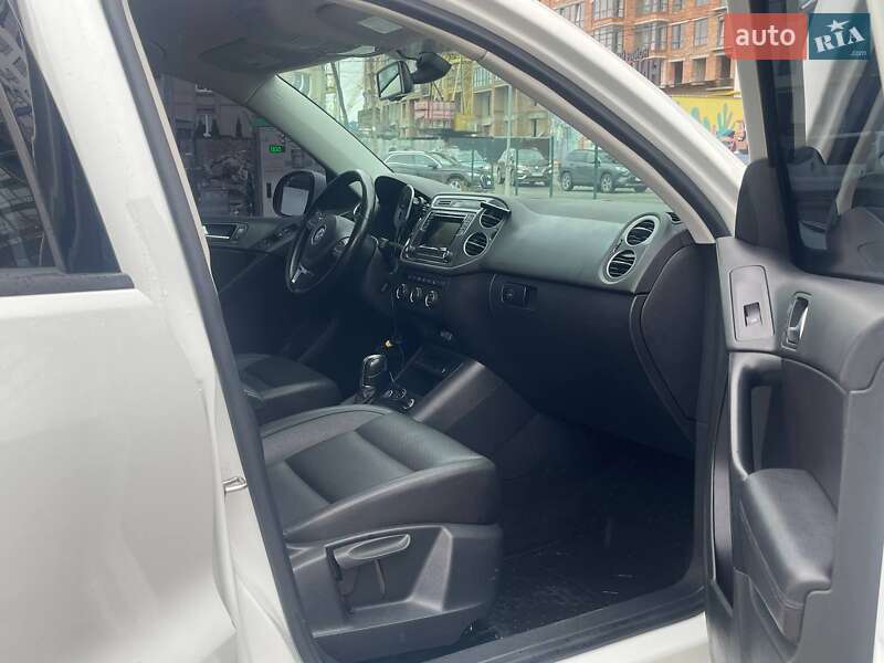 Внедорожник / Кроссовер Volkswagen Tiguan 2016 в Ивано-Франковске