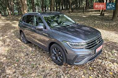Внедорожник / Кроссовер Volkswagen Tiguan 2022 в 