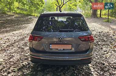 Внедорожник / Кроссовер Volkswagen Tiguan 2022 в 
